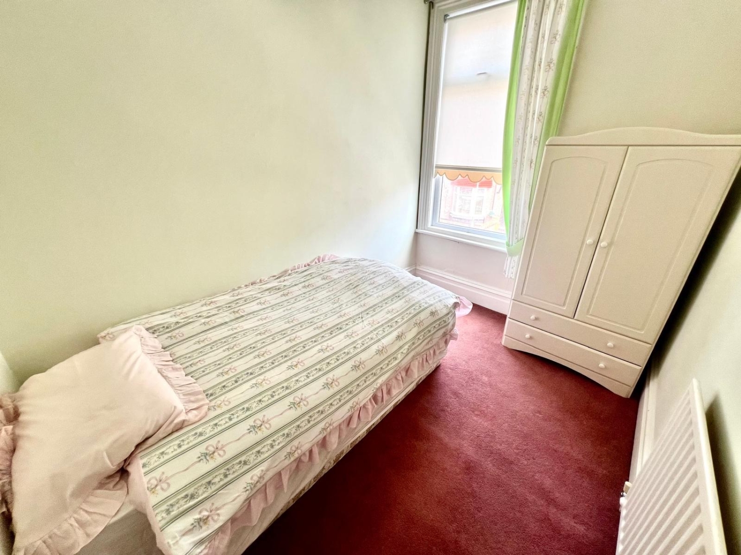 ARNCLIFFE GARDENS, PARK ROAD Dowen Estate & Letting Agents